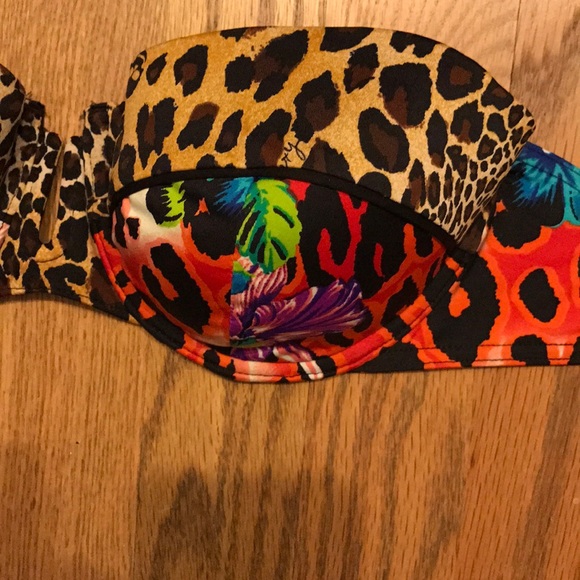 Victoria's Secret bathing suit top - Picture 2 of 6